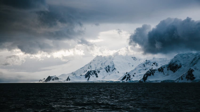 Enigmaric Antarctic scenery by Filip Kulisev
