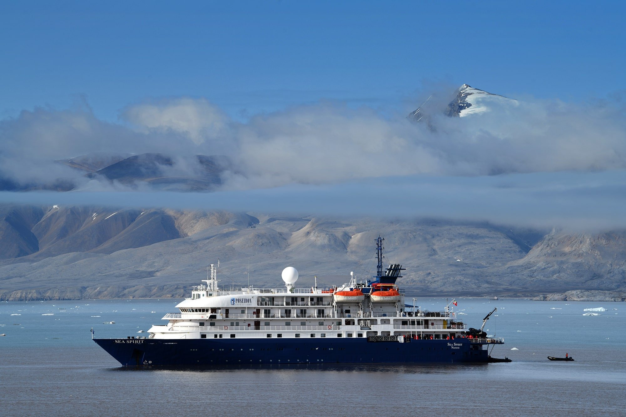 Spitsbergen travel on expedition ship