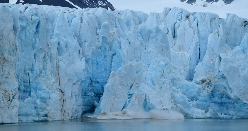 Svalbard glacier calving off