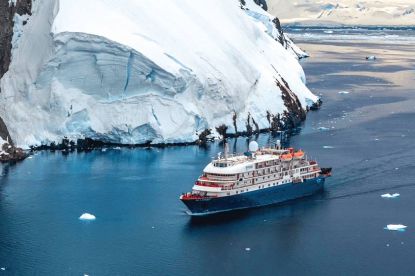 Antarctic cruise by ship
