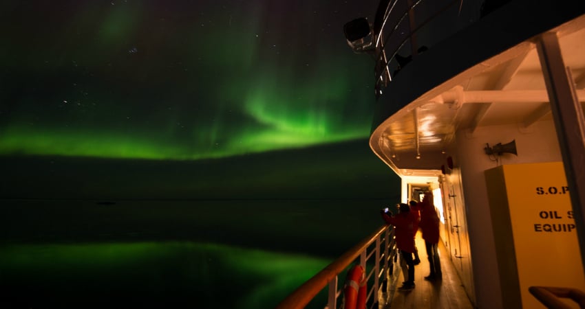 Best Arctic trip to see the Northern Lights in Greenland