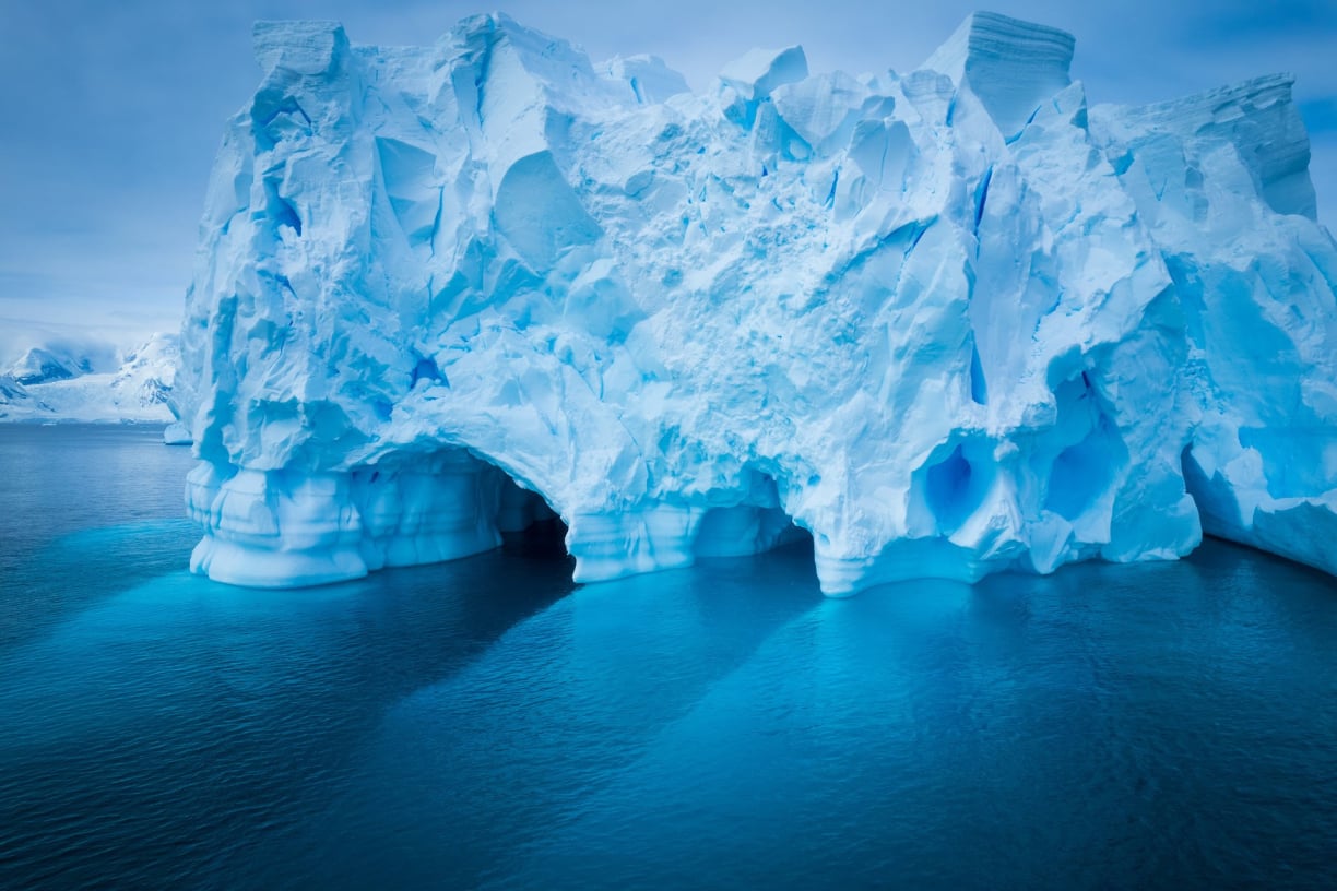 massive-blue-iceberg.jpg
