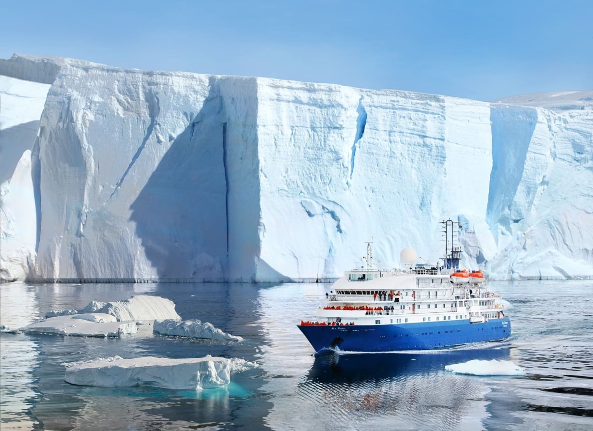 North and South Pole Geographic Difference