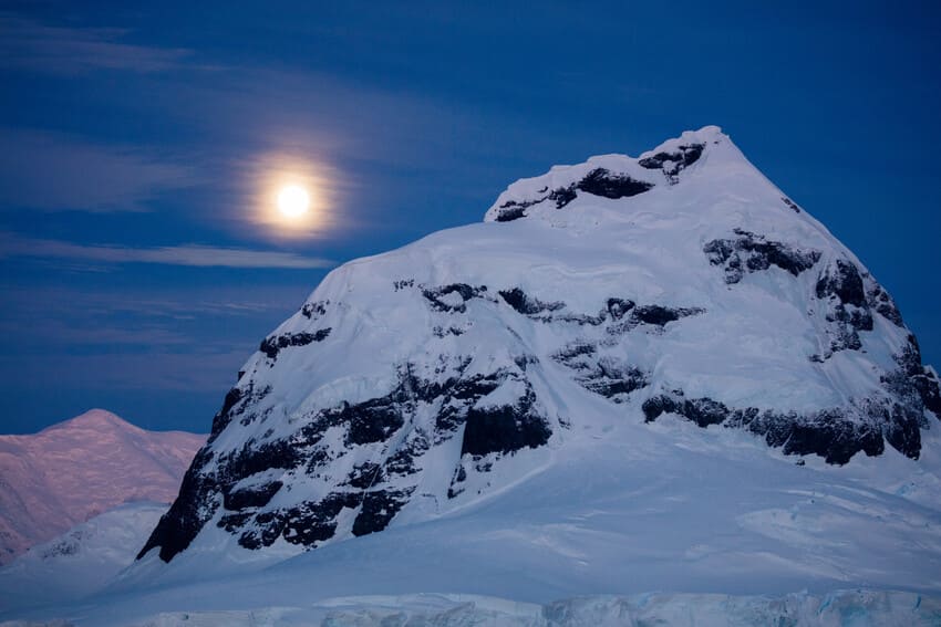 Explaining polar night poseidon expeditions
