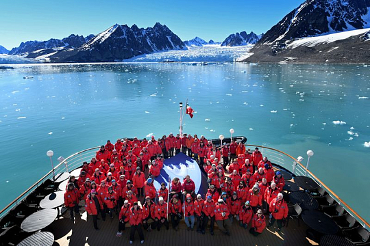 Group photo - good end of Arctic cruise