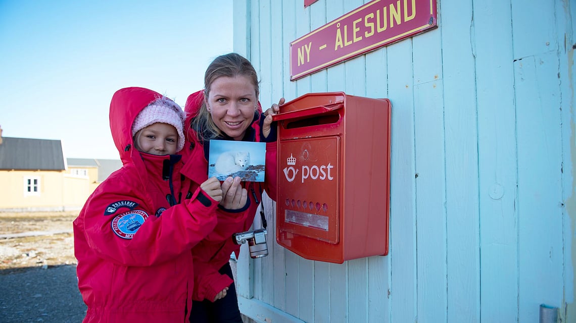 Arctic Circle, Jan Mayen & Spitsbergen send mail